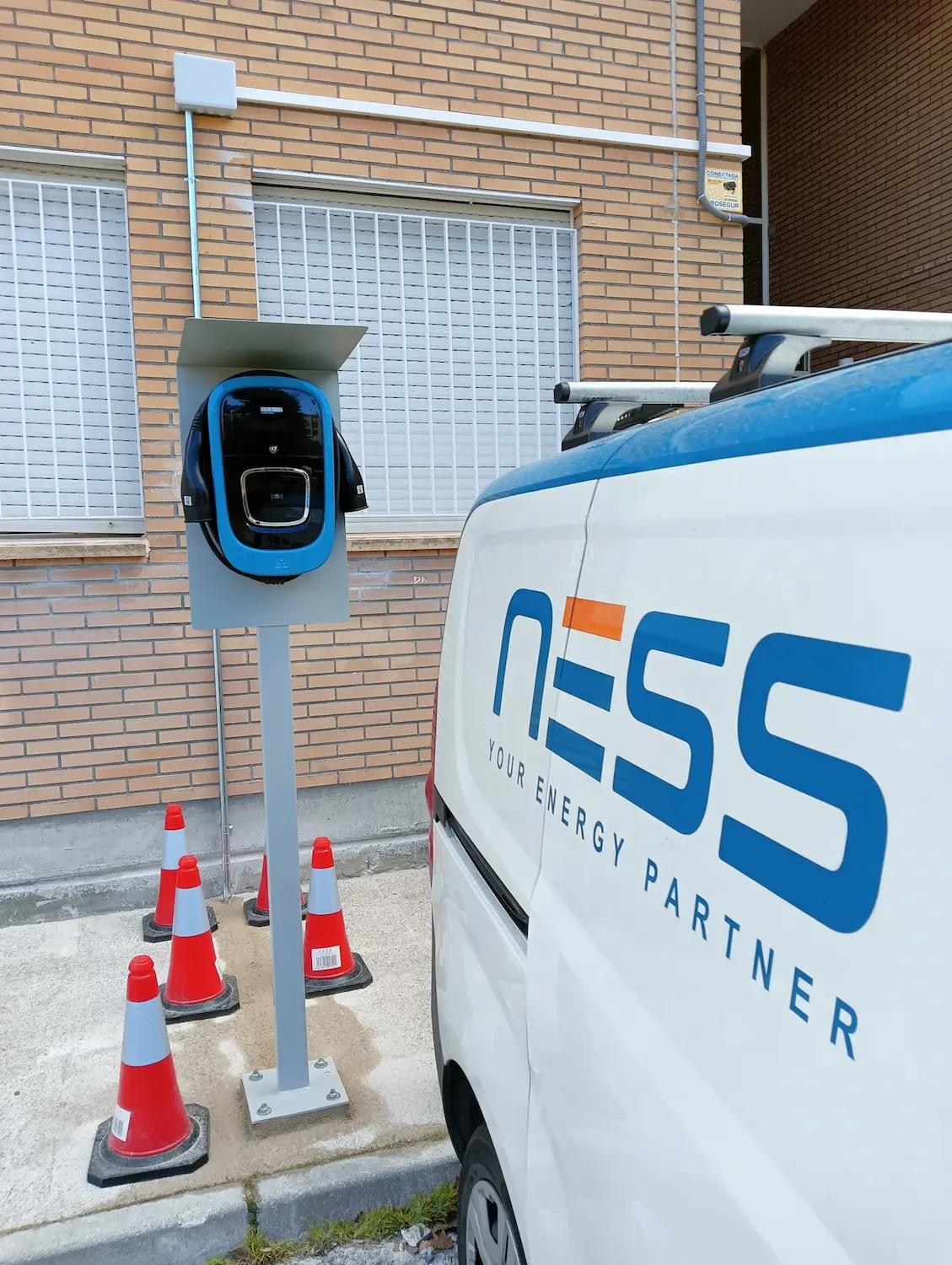 punto-recarga-vehículo-eléctrico-ness